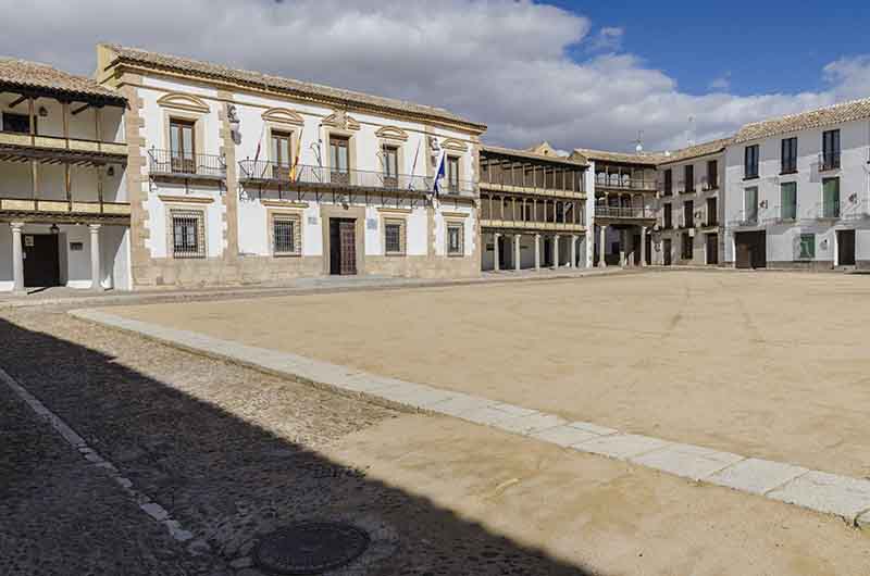 Toledo - Tembleque 01 - plaza Mayor - Ayuntamiento.jpg